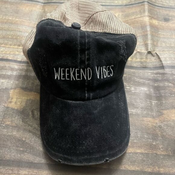 Weekend Vibes Hat - Picture 1 of 4